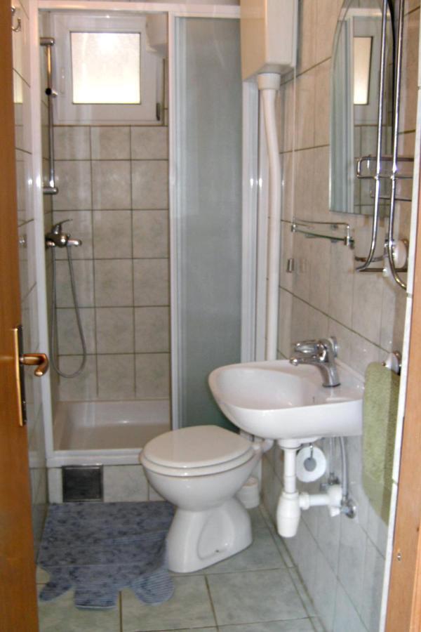 Apartment Zarace - Gdinj 4598A 외부 사진